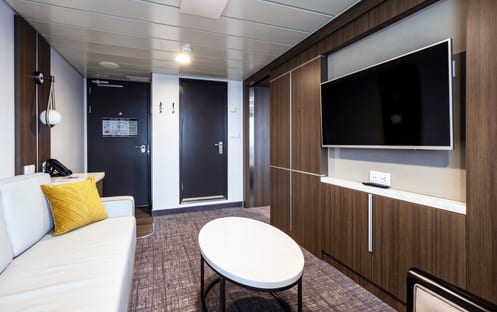 AE Expeditions, SYLVIA EARLE, Junior Suite 705, Richard IAnson-10